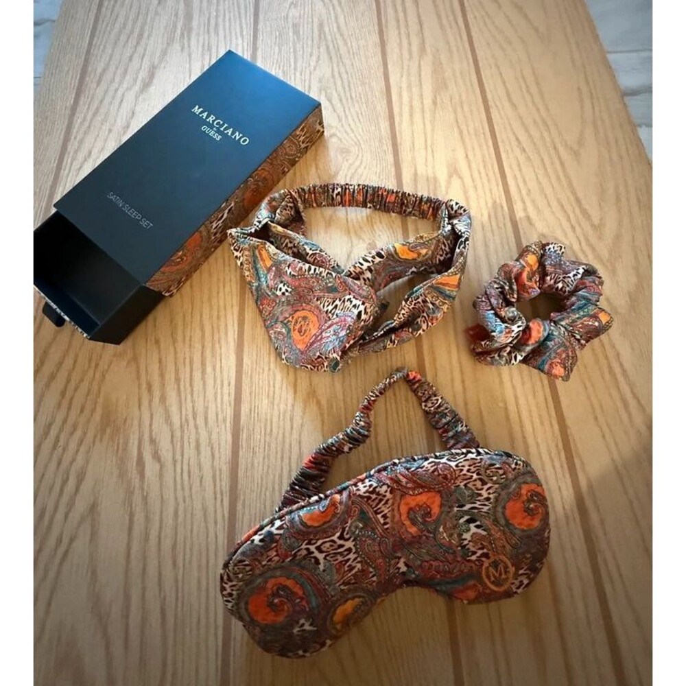 Guess by Marciano sleep set